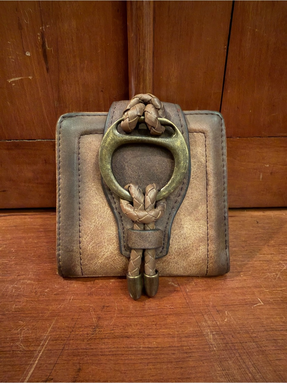 Justin Western Wallet – Distressed Leather Trifold w/ Bit Hardware Pull